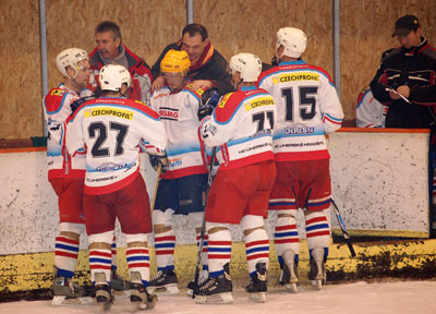 Hockey club Uh. Hradiste at team bench with coach