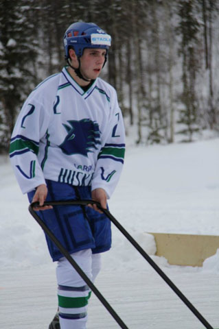 Varion Huskies player preparing the ice surface 3